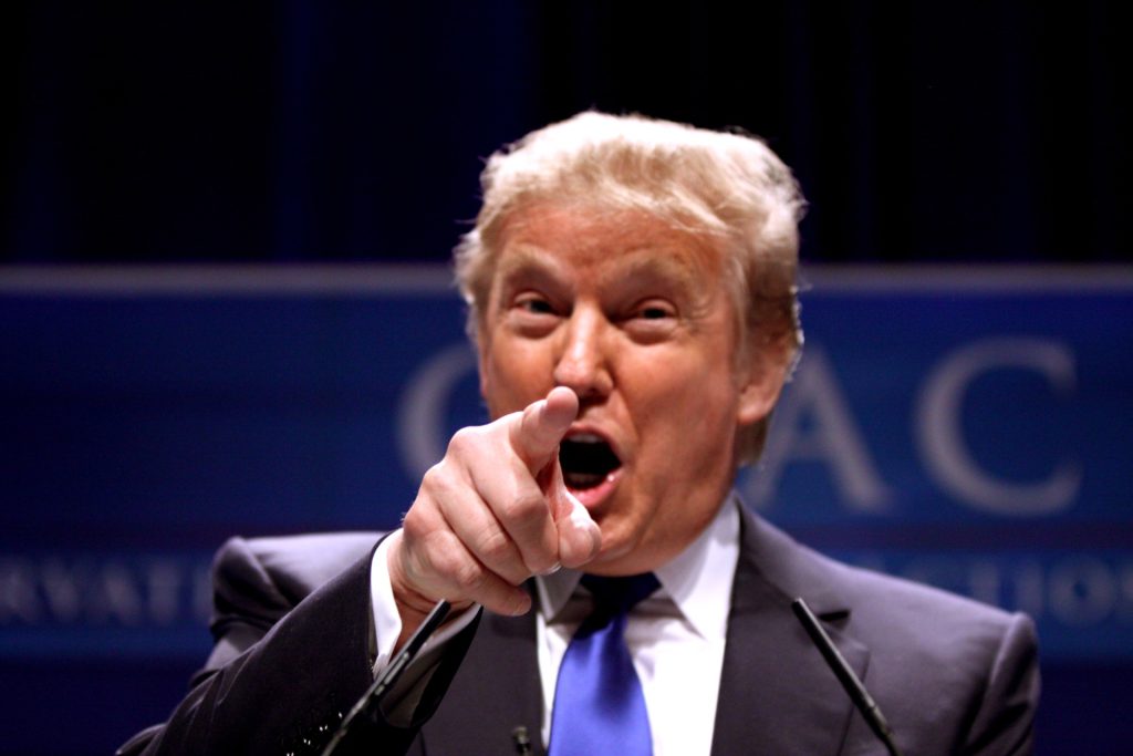 Trump i frontalangrep på CBS: &laquo;De bør miste lisensen!&raquo;