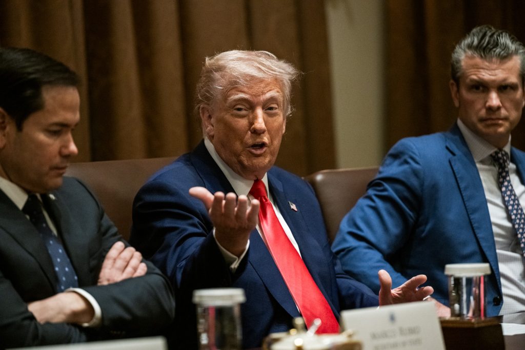 Trump svarer med kraft: Ingen land slipper billig unna denne gangen