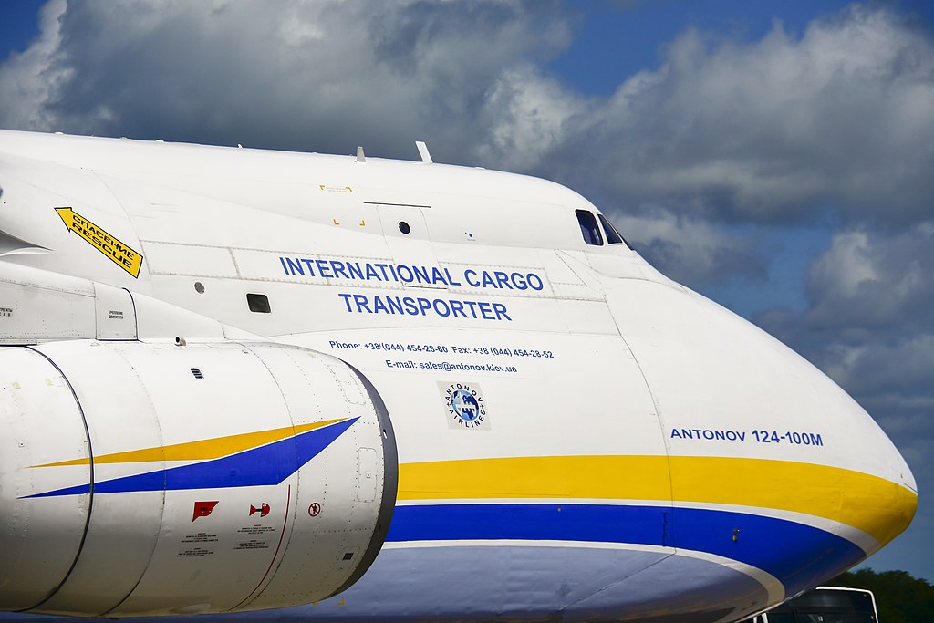 An-124 bryter stillheten over Kyiv etter tre år med krig