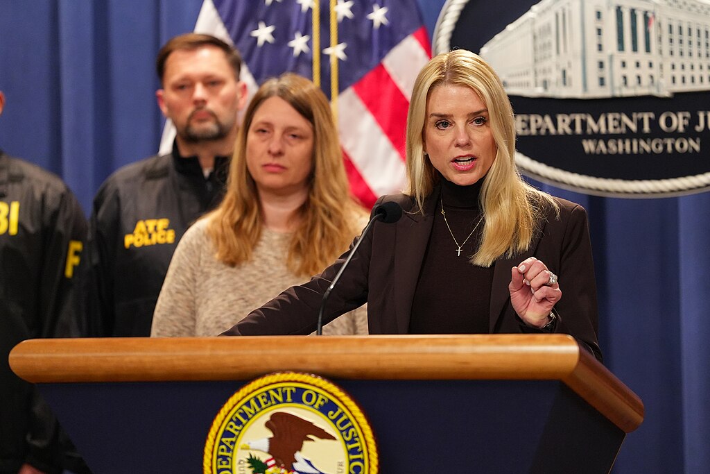 Bondi sparker bråkete DOJ-ansatt etter hån mot National Guard