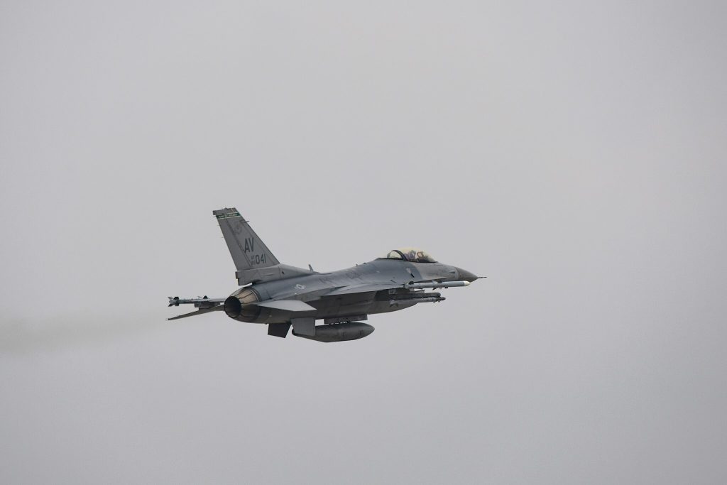 NATO-pilot avslørt i kjærlighetslekkasje: Delte hemmelig info med serbisk kjæreste