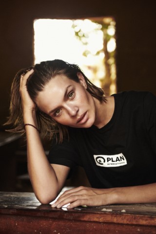 Josephine Skriver donerer hele sin modeugeindtjening til piger i nød